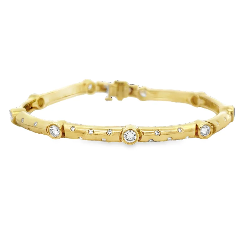 Limited-Stock Jewelry Clearance – Grab Your Favorites Now Curved Diamond Link Bracelet in 18k Yellow Gold